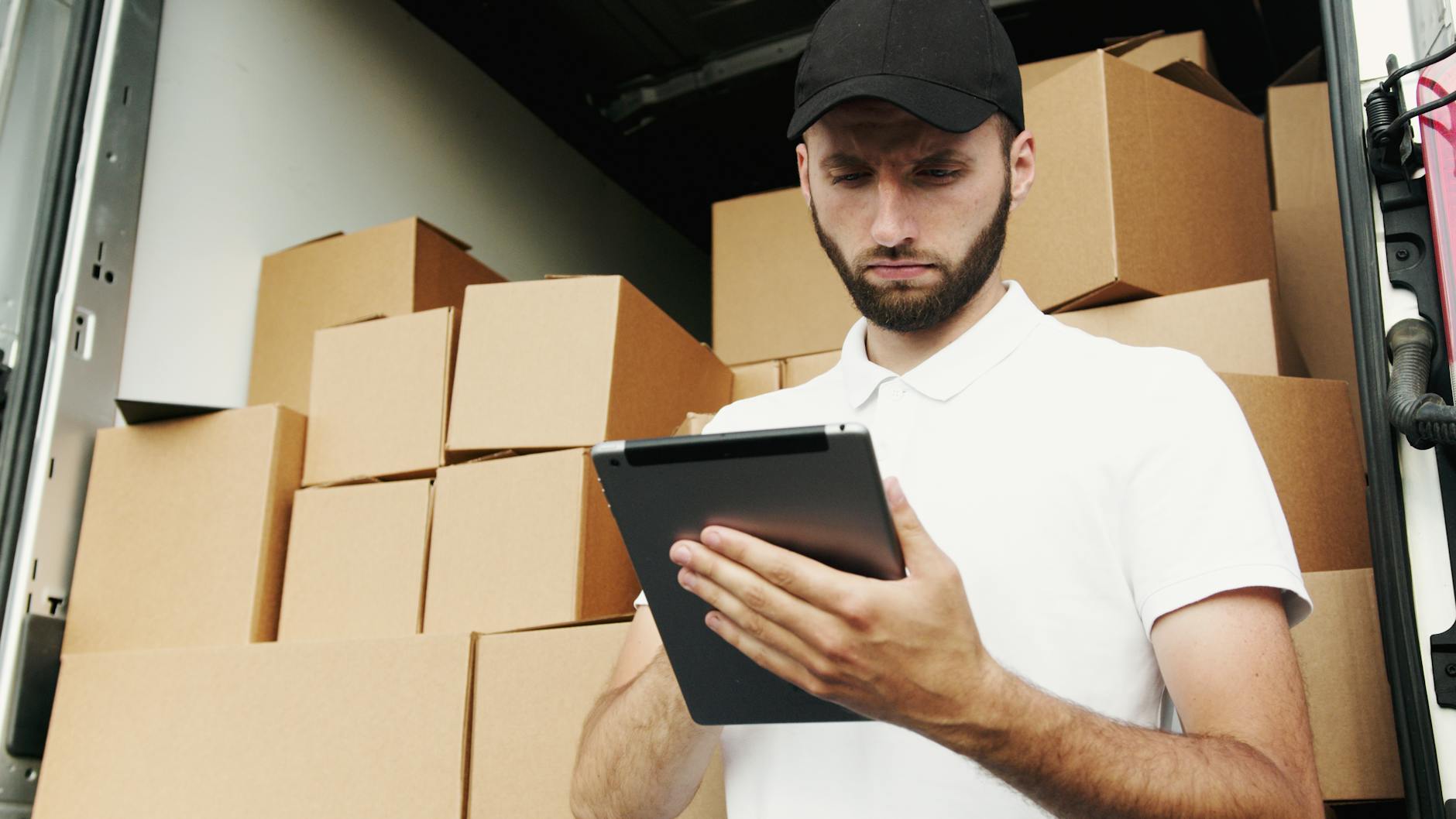 Shipment tracking dashboard